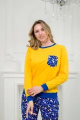 Пижама женская из джемпера из кулирки и брюк из футера Контраст белые единороги желтый — фото 3
