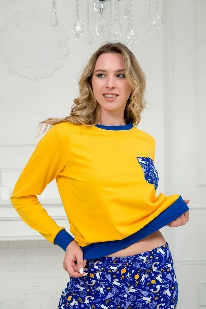 Пижама женская из джемпера из кулирки и брюк из футера Контраст белые единороги желтый